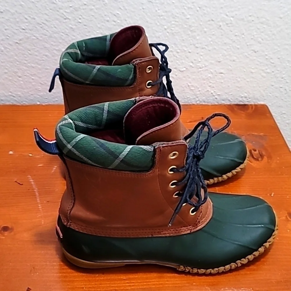 Tommy‎ Hilfiger twRUSSEL Duck Boots Mens 8 Green Brown Plaid Lace Up Rain Boots